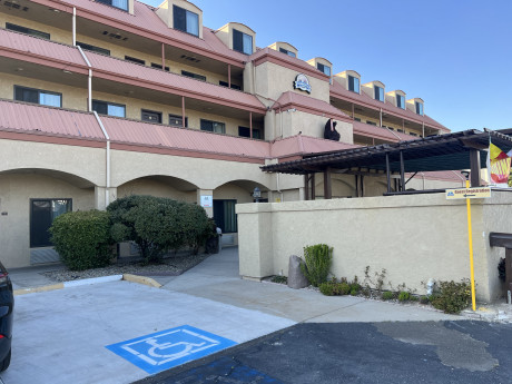 YOSEMITE SIERRA INN - Exterior